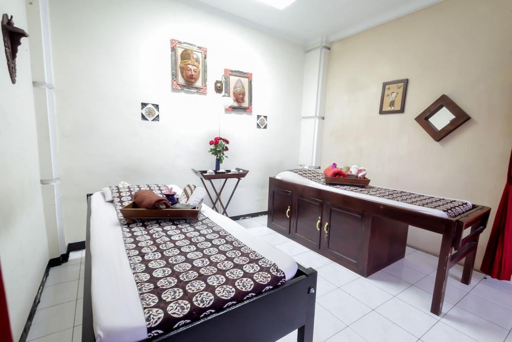 Royal Hotel And Villa Batu Batu  Dış mekan fotoğraf