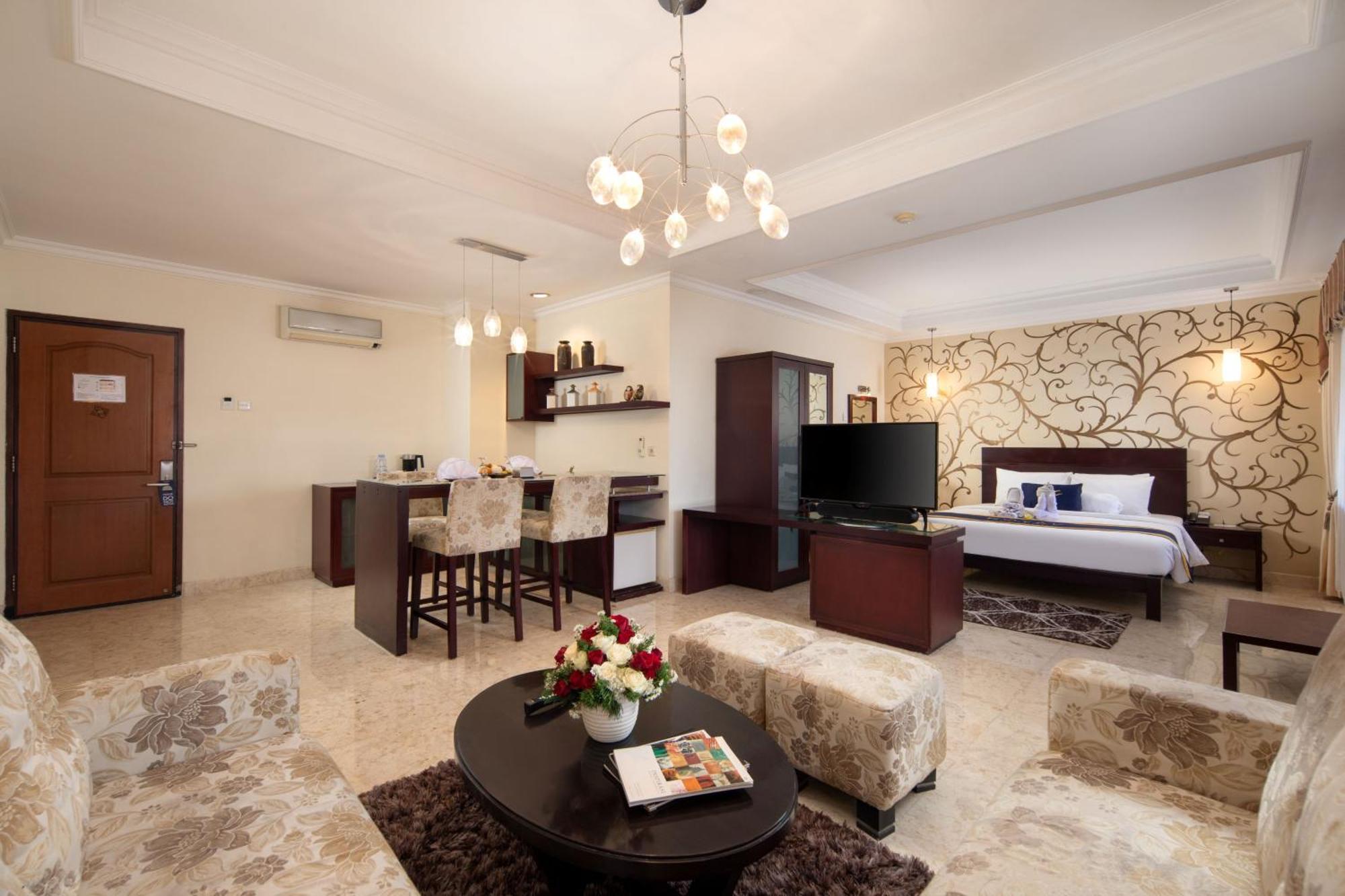 Royal Hotel And Villa Batu Batu  Dış mekan fotoğraf