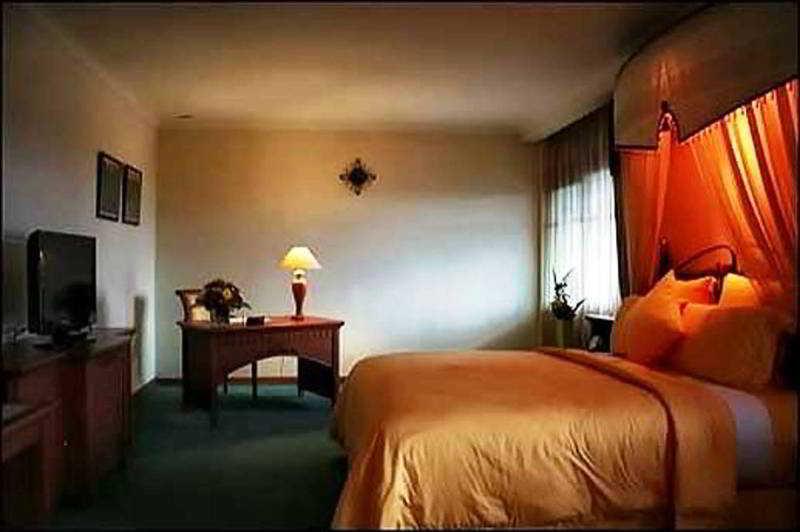 Royal Hotel And Villa Batu Batu  Dış mekan fotoğraf