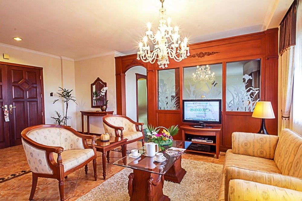 Royal Hotel And Villa Batu Batu  Dış mekan fotoğraf