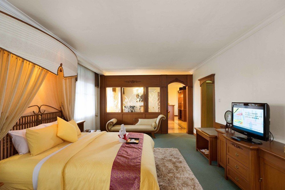 Royal Hotel And Villa Batu Batu  Dış mekan fotoğraf