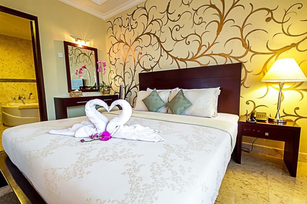 Royal Hotel And Villa Batu Batu  Dış mekan fotoğraf