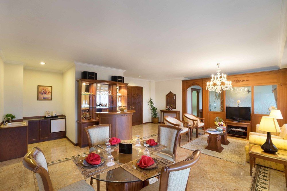 Royal Hotel And Villa Batu Batu  Dış mekan fotoğraf