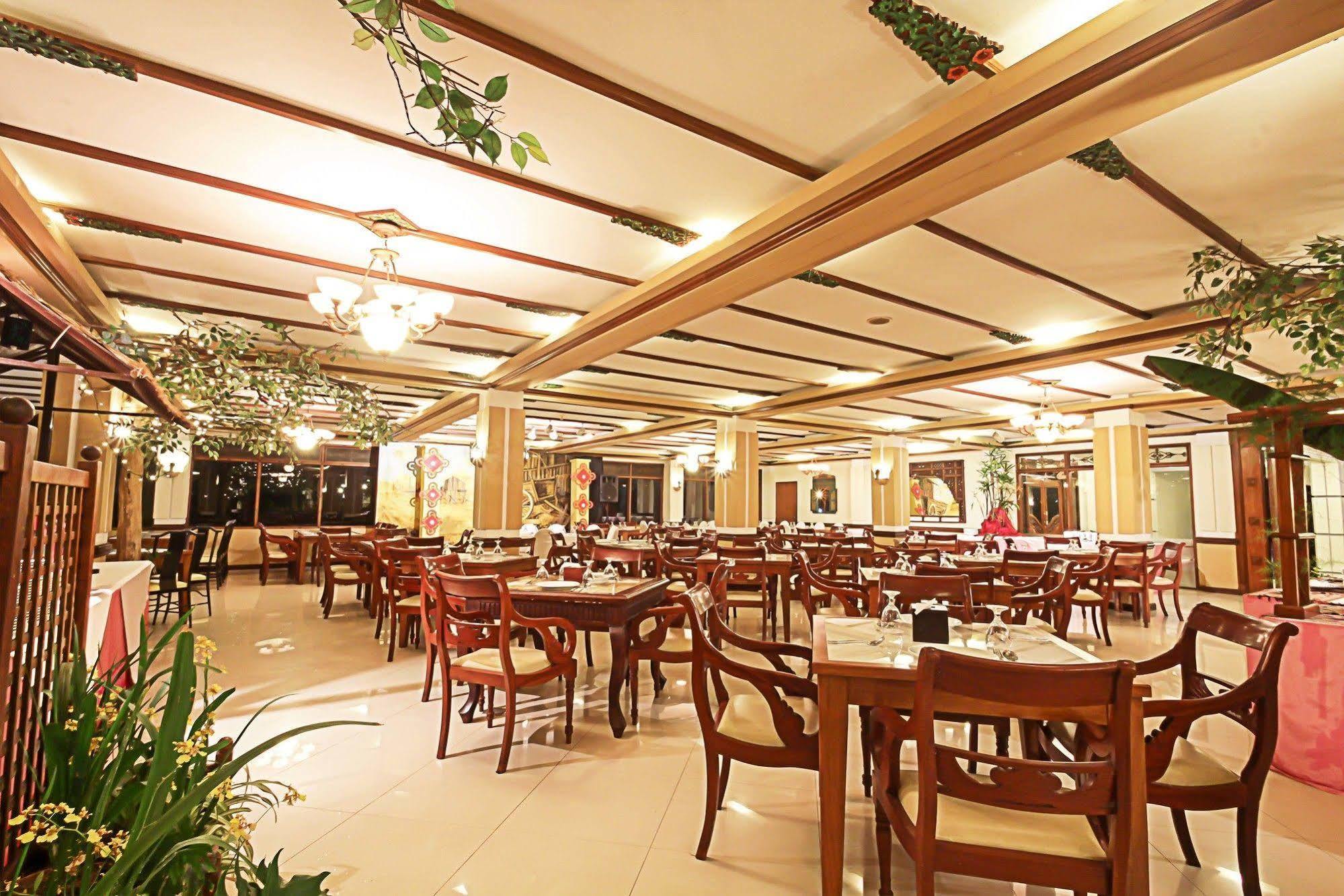 Royal Hotel And Villa Batu Batu  Dış mekan fotoğraf