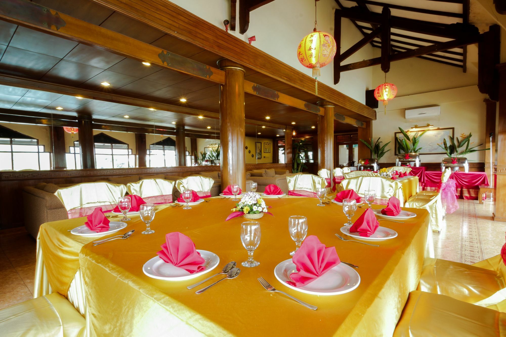 Royal Hotel And Villa Batu Batu  Dış mekan fotoğraf